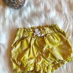Baby gap shorts 12-18 month